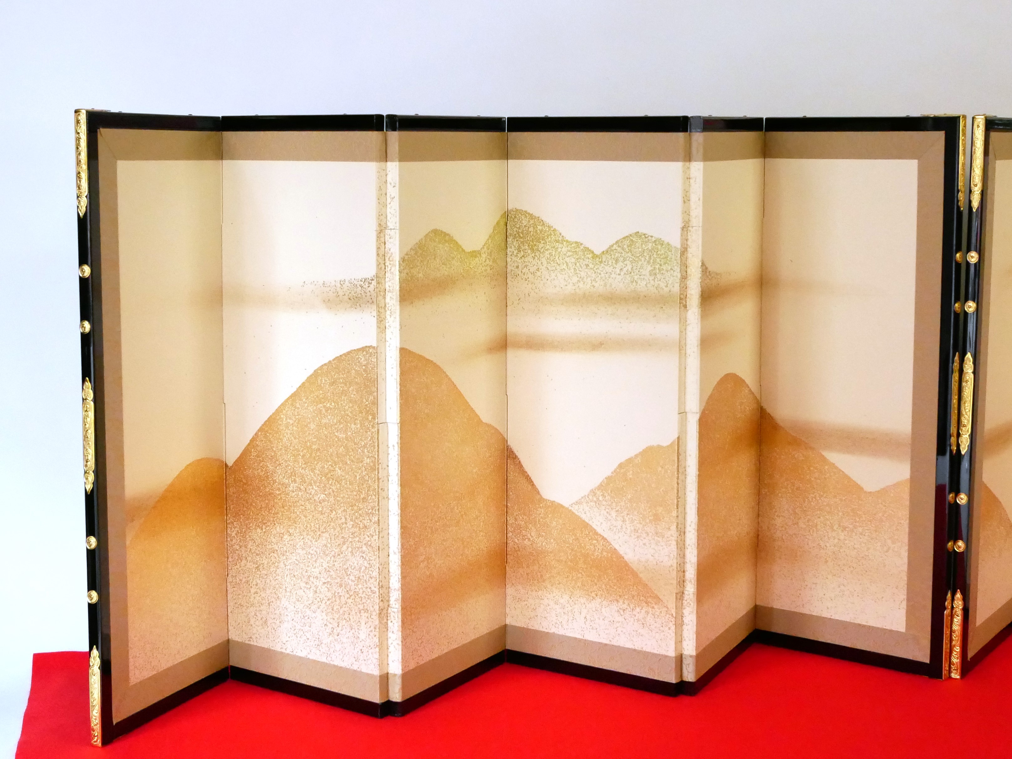 和泉の御蔵 / 北村松月堂作「六曲遠山屏風」十三号