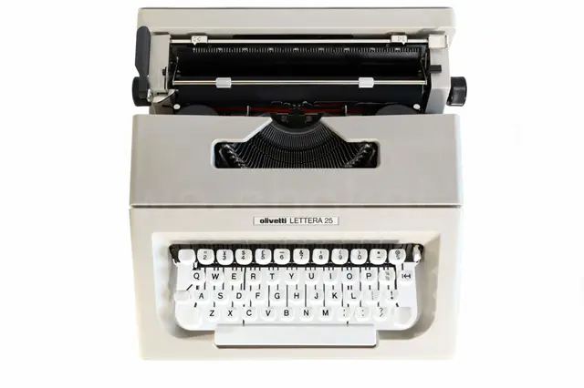 olivetti Lettera25 中古タイプライター｜タイプライター専門店の尾河商会