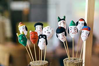 浜の市「一文人形」絵付けワークショップを行いました | ニュース