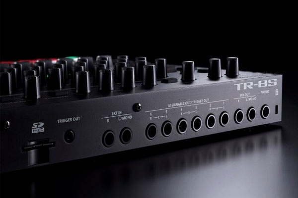 RolandのAIRA最高品質の新たなリズムマシンTR-8Sをご紹介いたします！