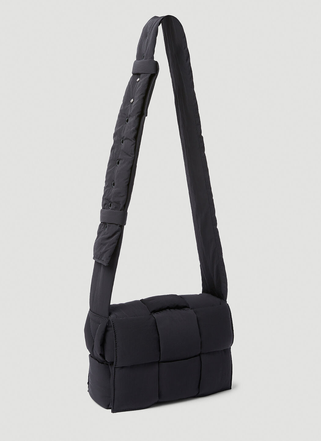 Bottega Veneta Small Padded Tech Cassette Crossbody Bag en Black