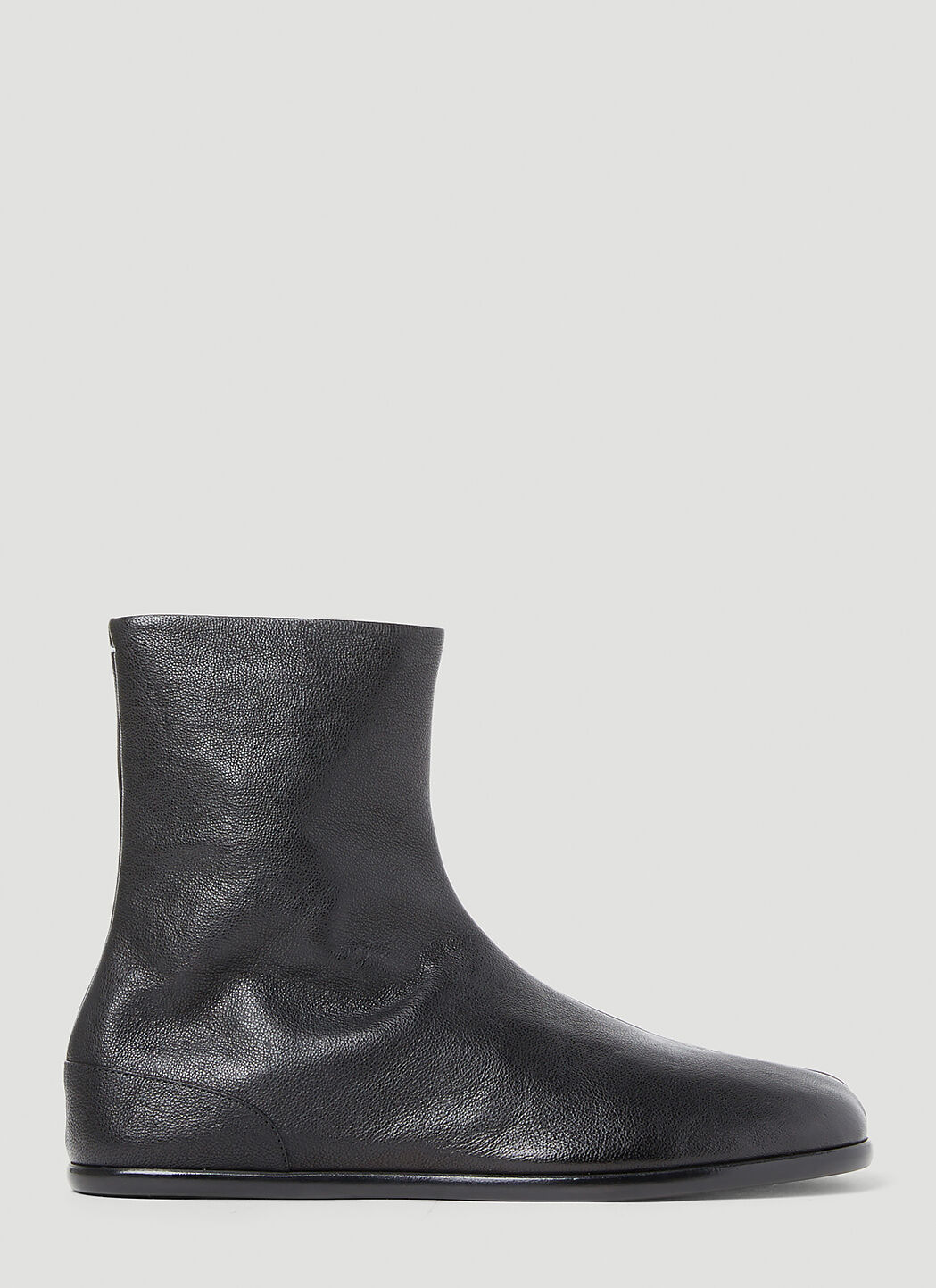 Maison Margiela Men's' Tabi Ankle Flat Boots in Black | LN-CC®