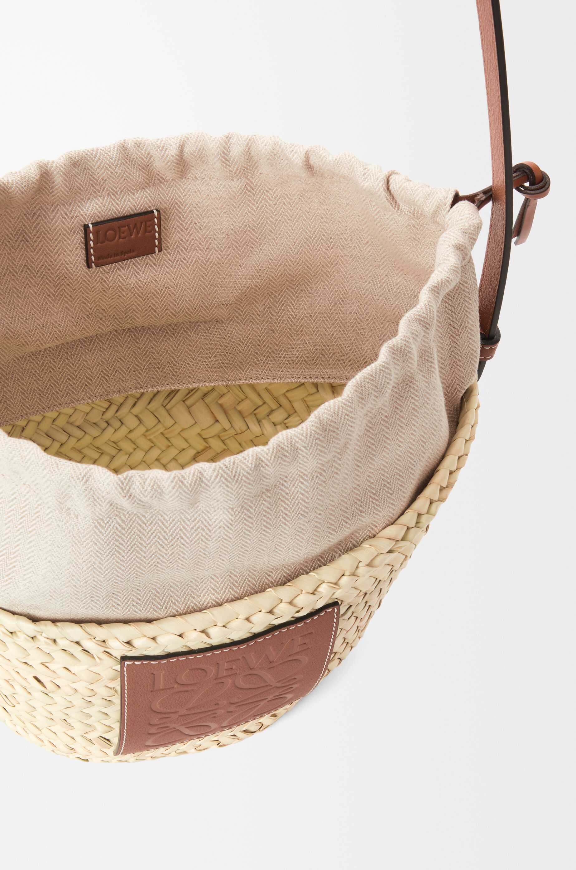 ドローストリング バケットバッグ（ヤシの葉&カーフ） ベージュ