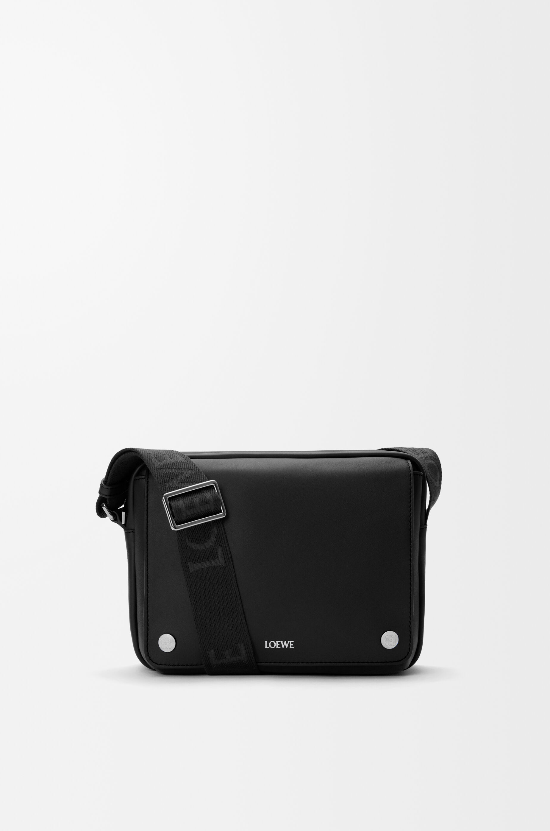 ペブル メッセンジャーバッグ ミディアム（スムースカーフ） ブラック