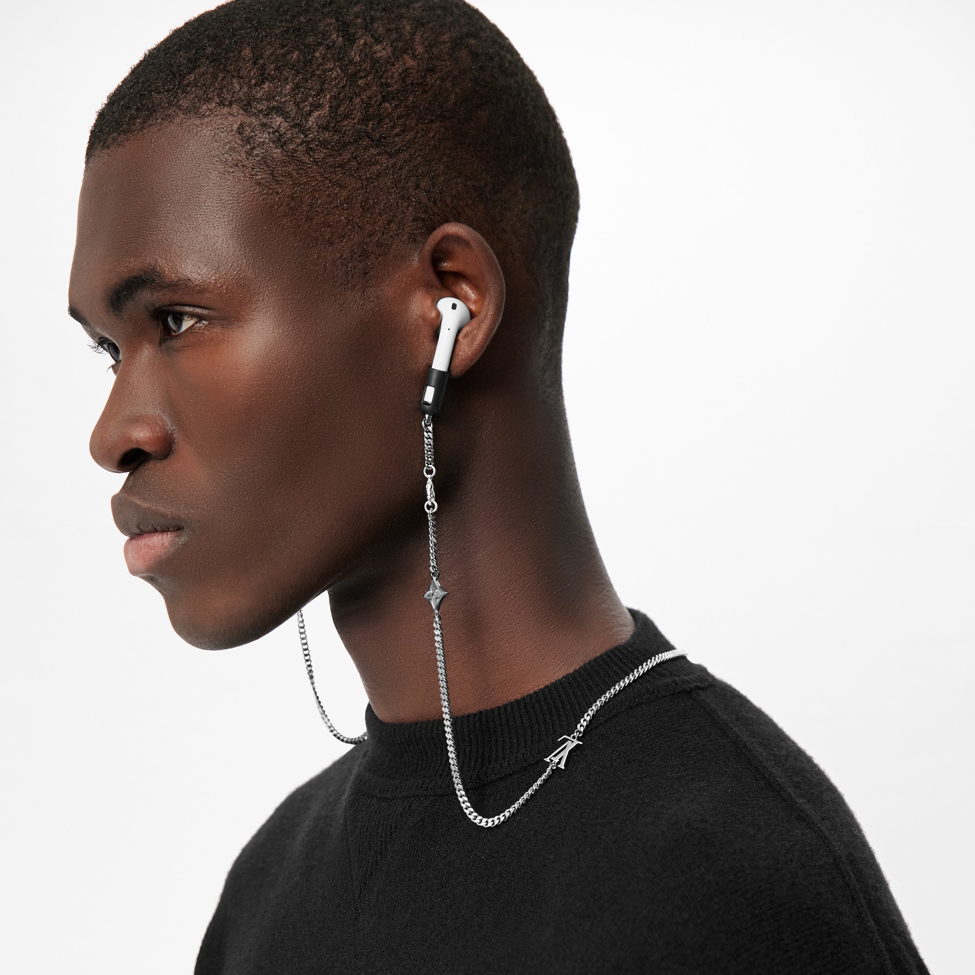 ルイ・ヴィトンは AirPods Pro 45 CZK、チェーンは Airポッド15個