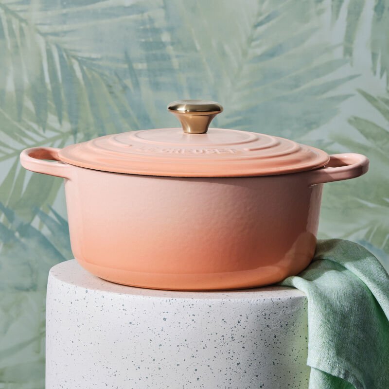Signature Round Dutch Oven | Le Creuset®