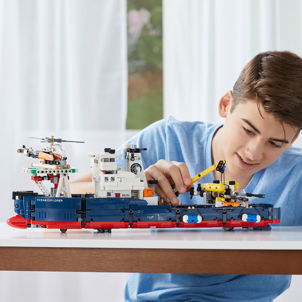 Ocean Explorer 42064 | Technic™ | Buy online at the Official LEGO