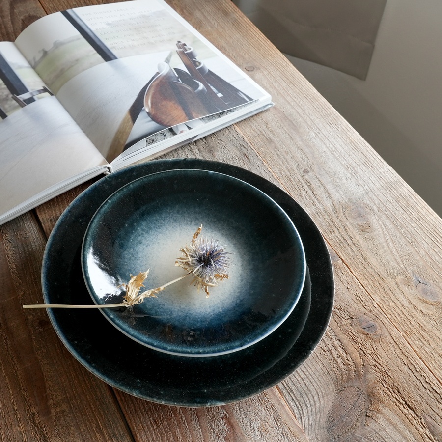 作山窯-SAKUZAN-】- 凛 - 平皿 M (φ19.5） L(φ26）紺吹き 日本製 陶器