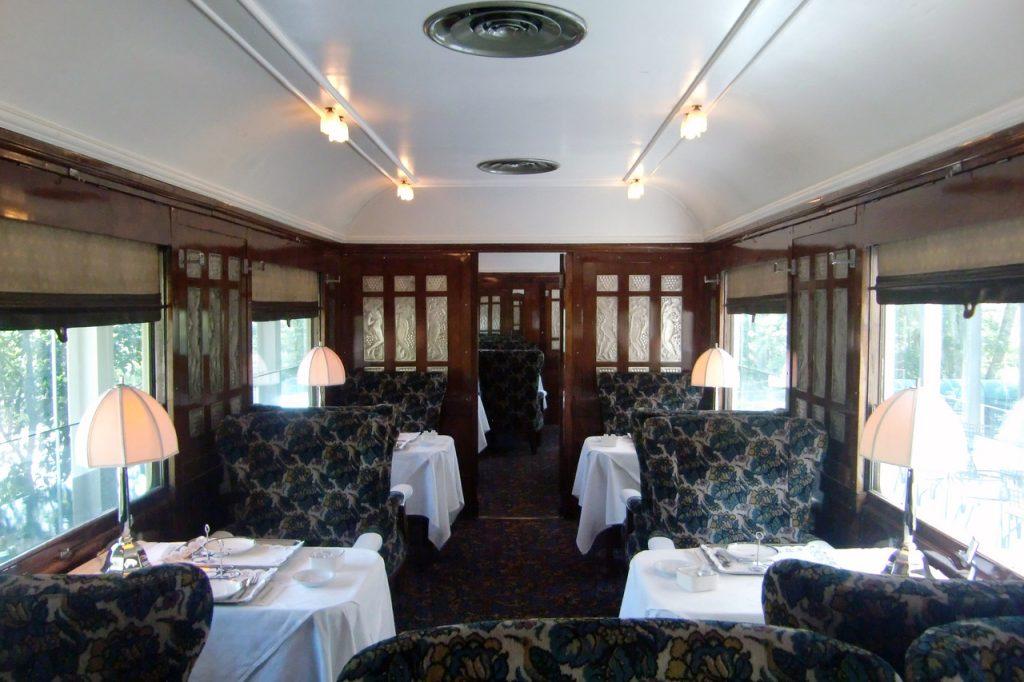 オリエント急行 - LALIQUE MUSEUM