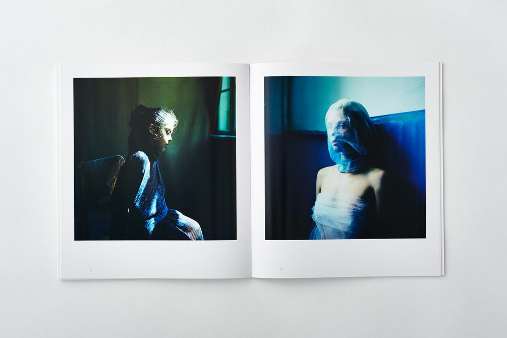 山元彩香写真集 『We are Made of Grass, Soil, and Trees』 | 高精細