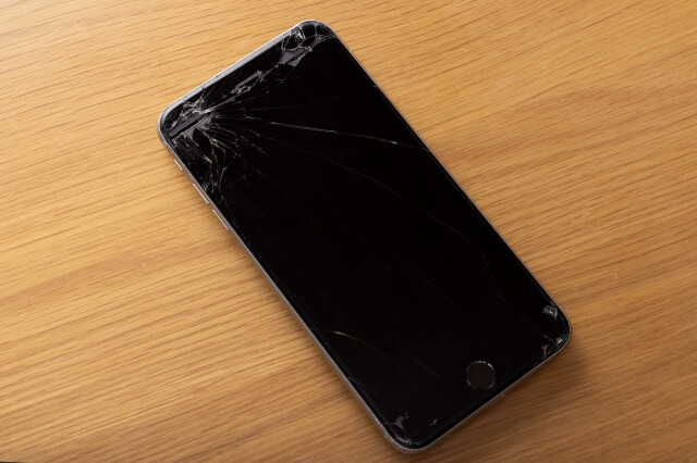 スマホの液晶画面についた傷を修復する方法をご紹介 | iPhoneの修理