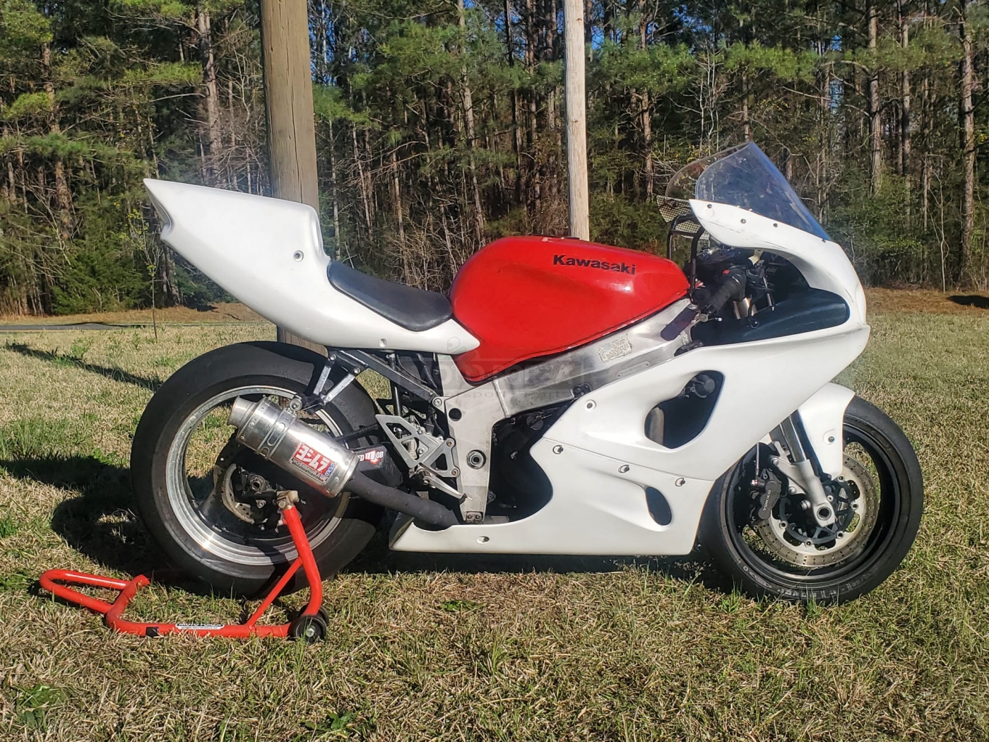 Seat open - Stock seat | Motoforza