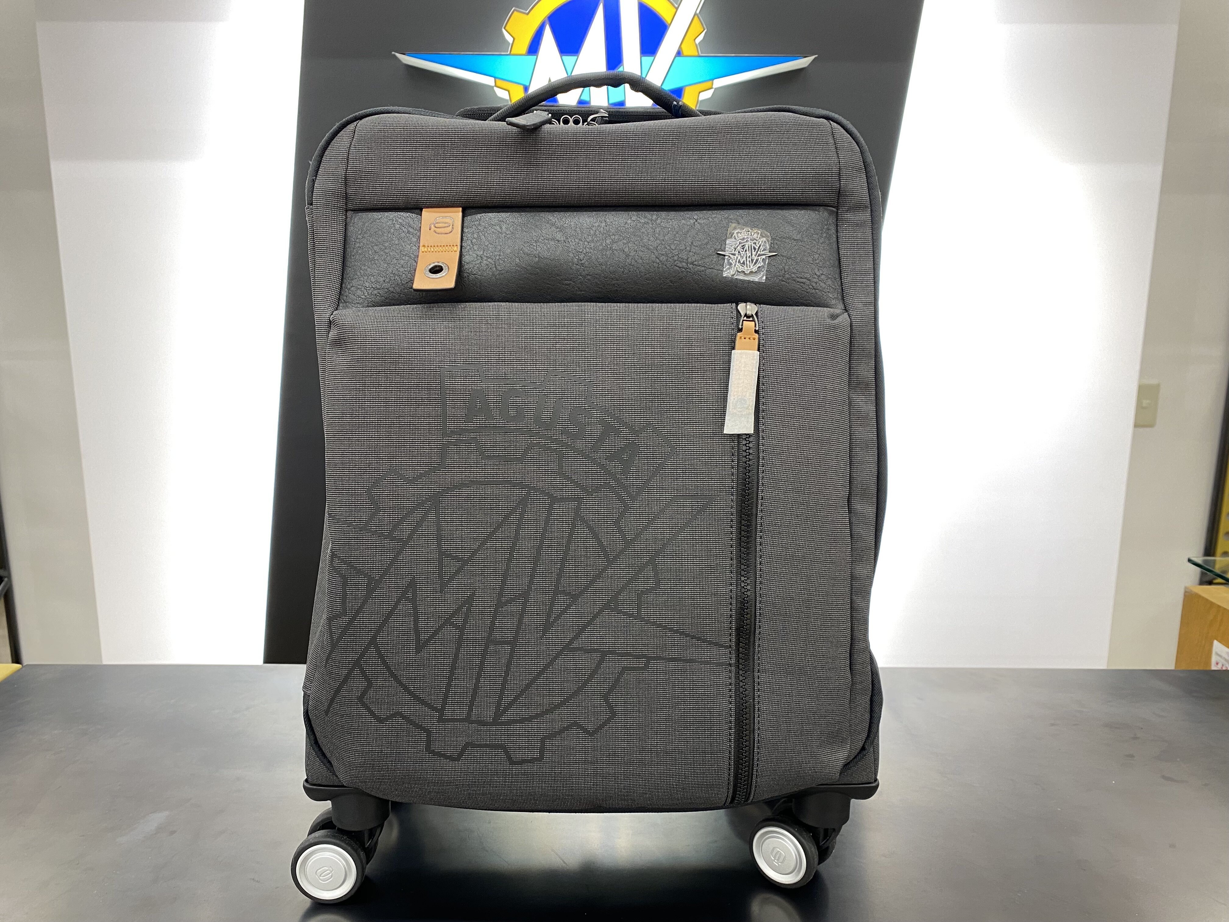 イタリア発祥のバックブランド「PIQUADRO」とMVアグスタのコラボ