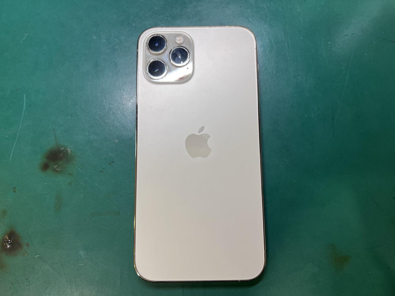 カメラレンズの割れがあるiPhone12Pro(アイフォン)の買取を行いました