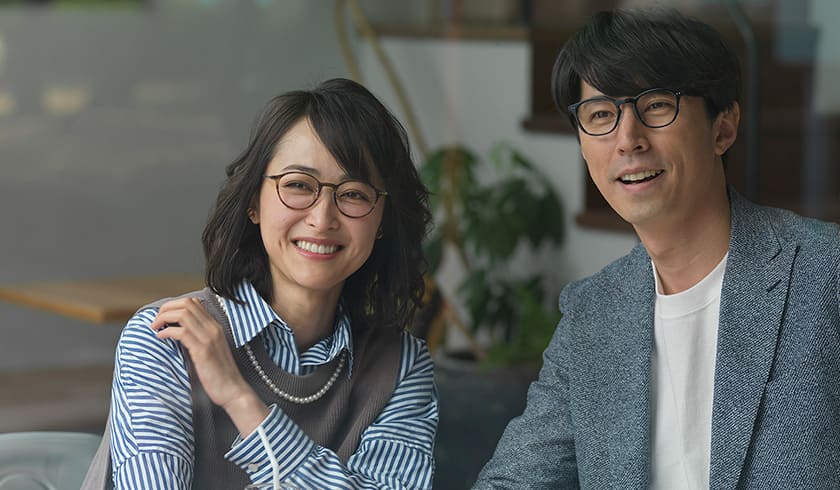 調光レンズ」で日常使いのメガネも、おしゃれで機能的に変身！ | 眼鏡