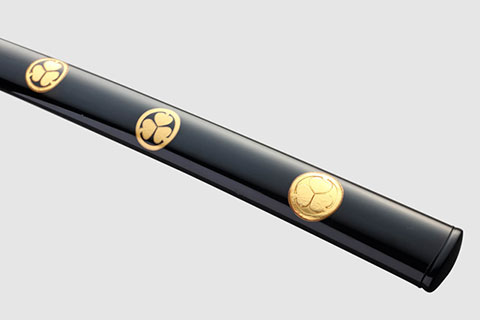 黒蝋色塗葵紋散 金蒔絵鞘 大小拵（大）／名古屋刀剣博物館・名古屋刀剣