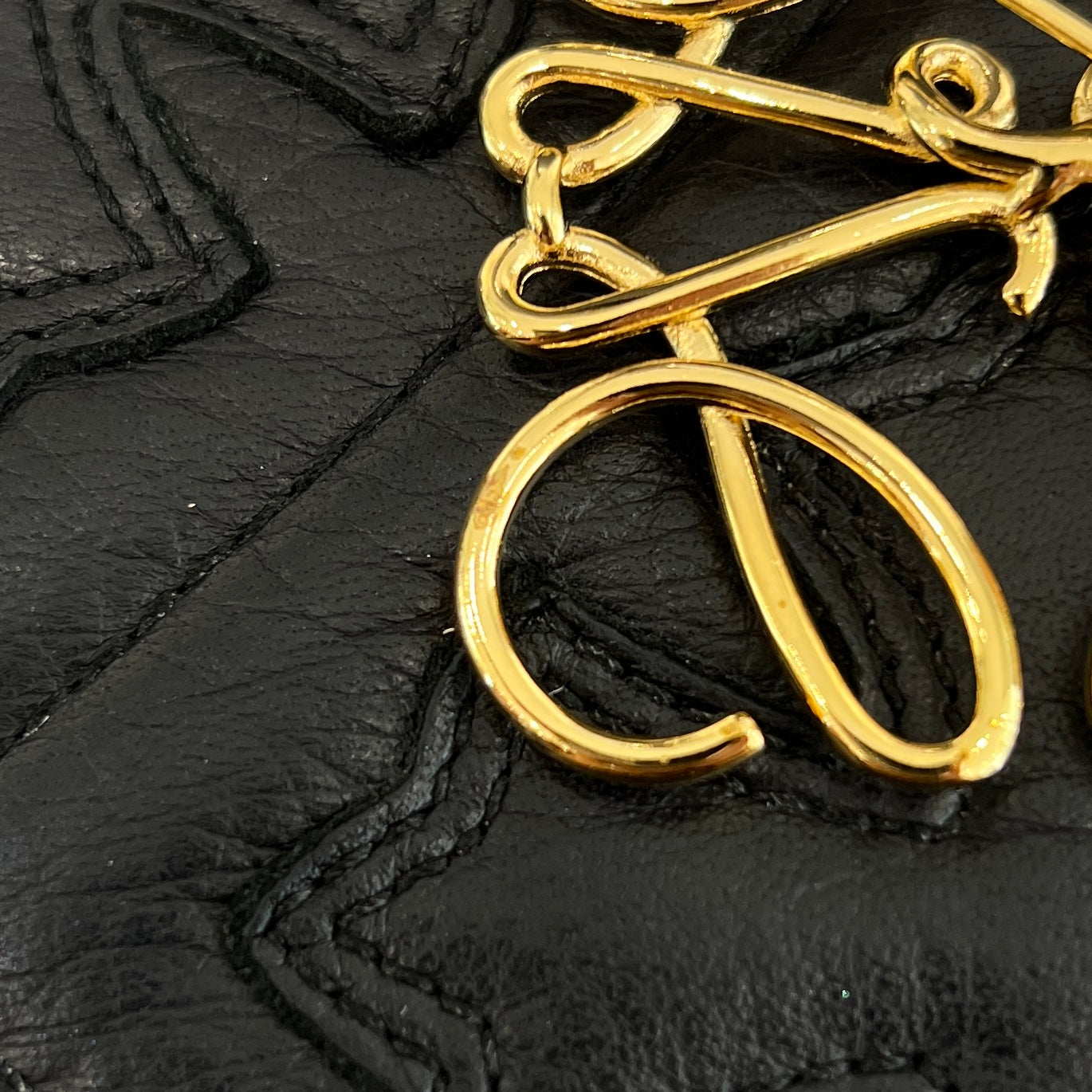 LOEWE Anagram Gold Broach 111.25.020 ロエベ アナグラム ゴールド