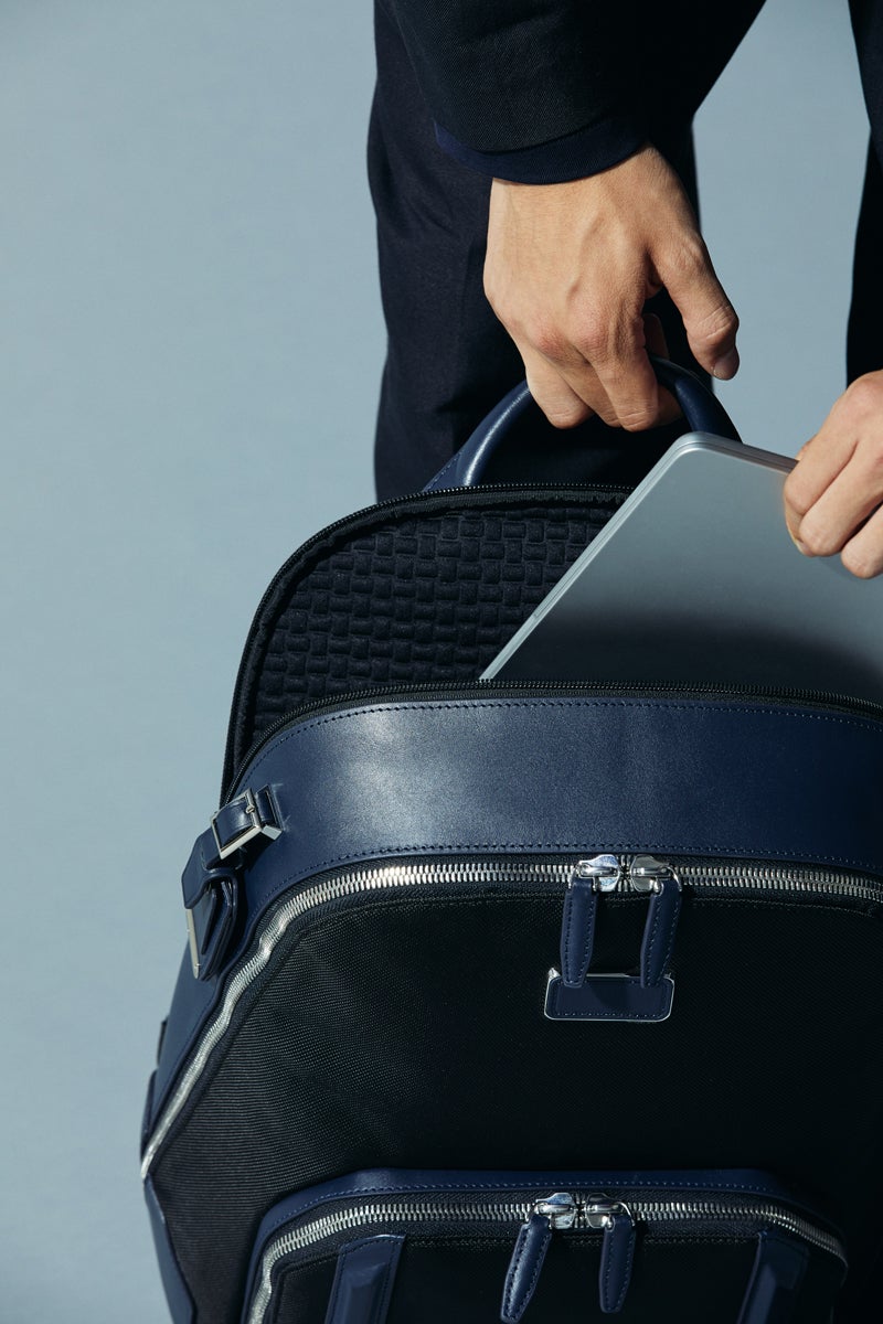 最高のビジネスバッグが誕生！ TUMI〈トゥミ〉の「JARVIS」をスーツや