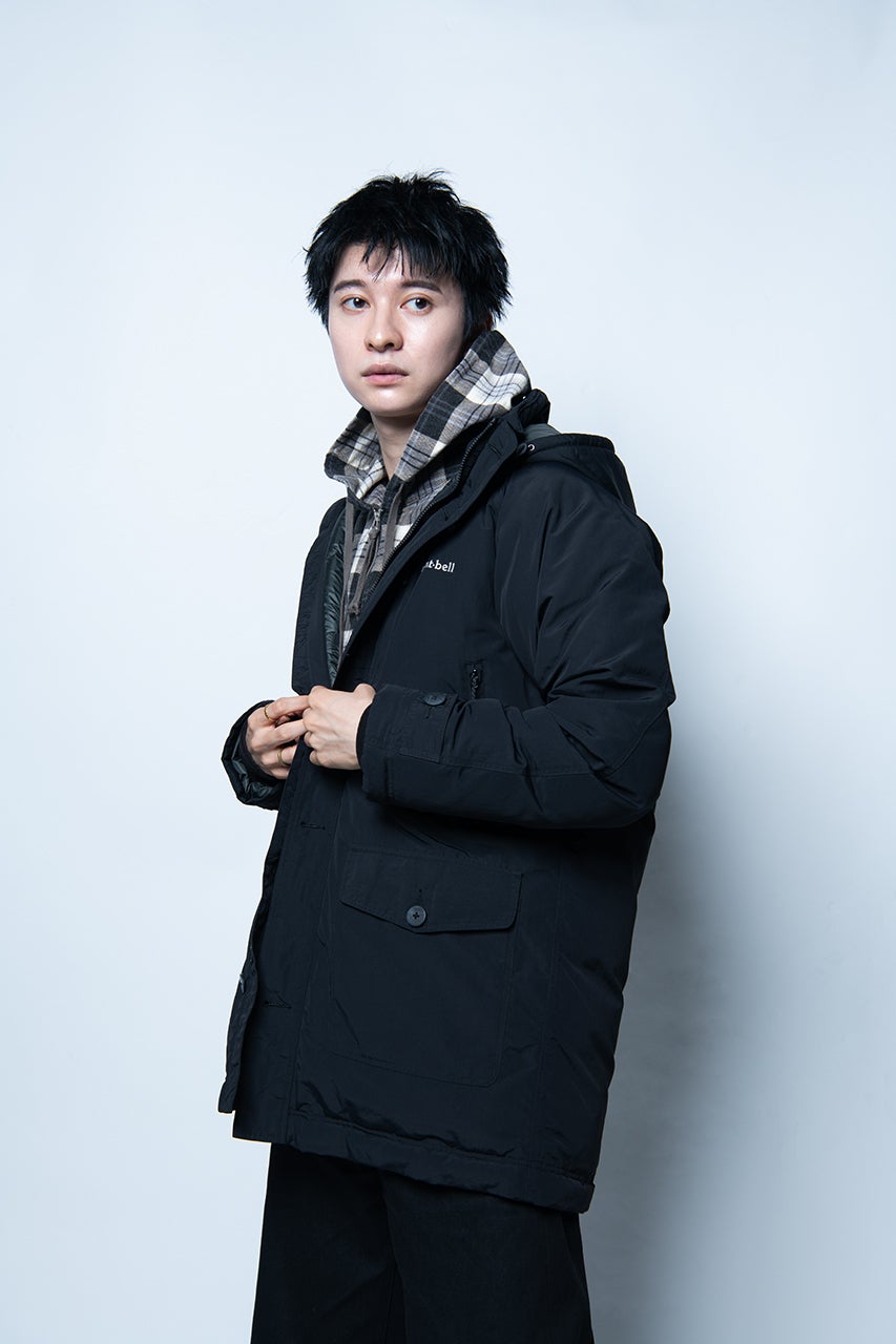 モンベルの新作「黒ダウン」の正解着こなし。シンプルになりすぎない