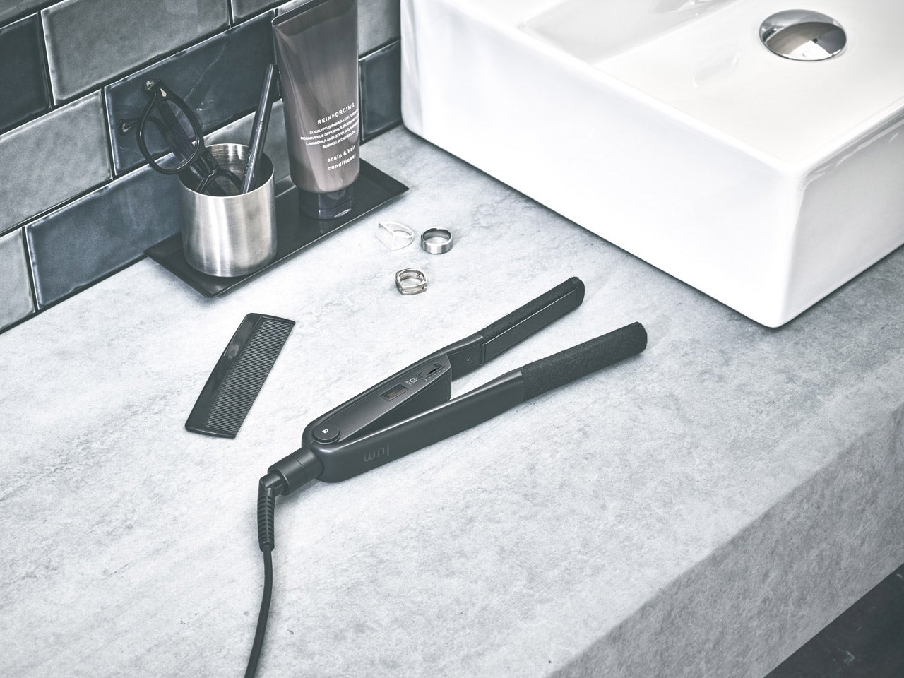 黒がいい！メンズ仕様にこだわった美容家電シリーズが、マンダムから