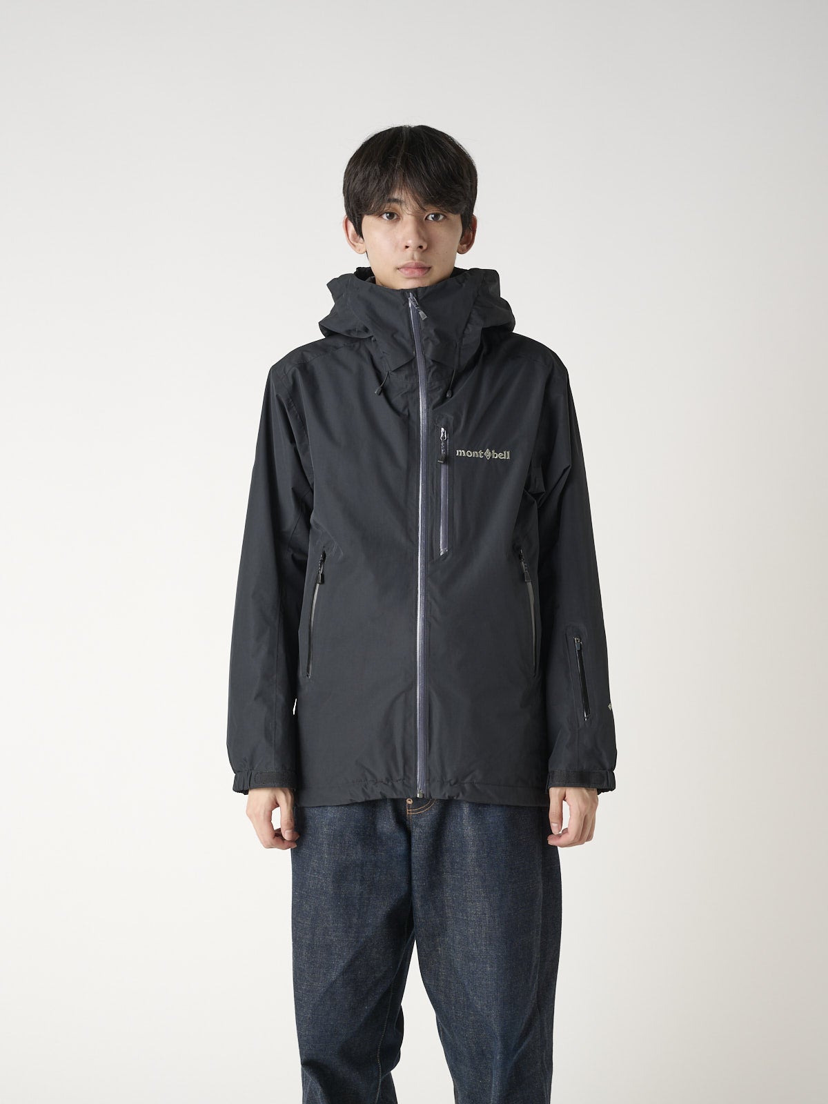 新作レビュー！「モンベル」の黒いシェルジャケット2着を徹底比較
