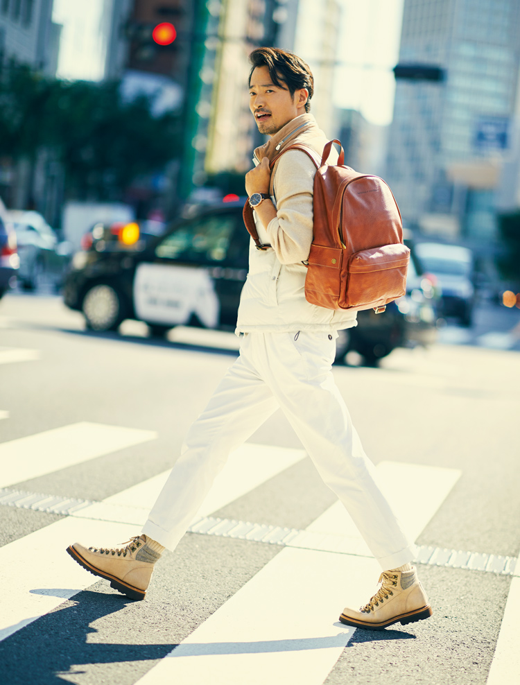 秋の町歩きには「ブルネロ クチネリ」のリュックとマウンテンブーツが
