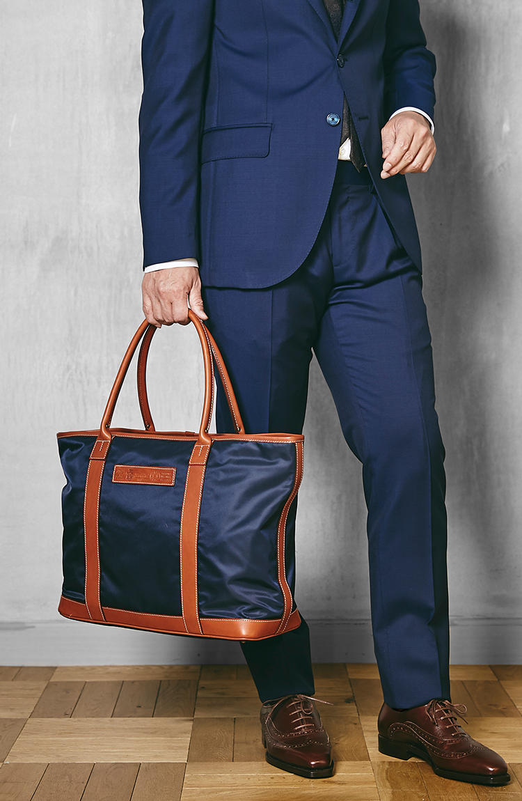 フェリージの人気鞄、ビジネスで使いやすい「紺×茶」を型違いで持ち