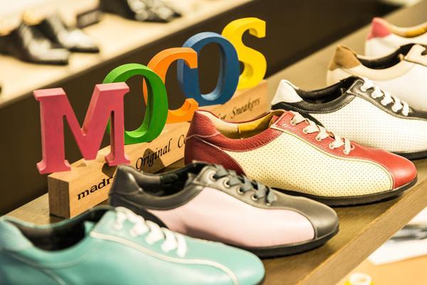 プレミアムスニーカーの世界にようこそ。 自分好みのスニーカーを