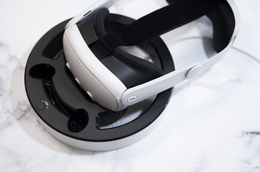 Meta Quest 3を置きっぱなしで充電する、省スペースなサイバー