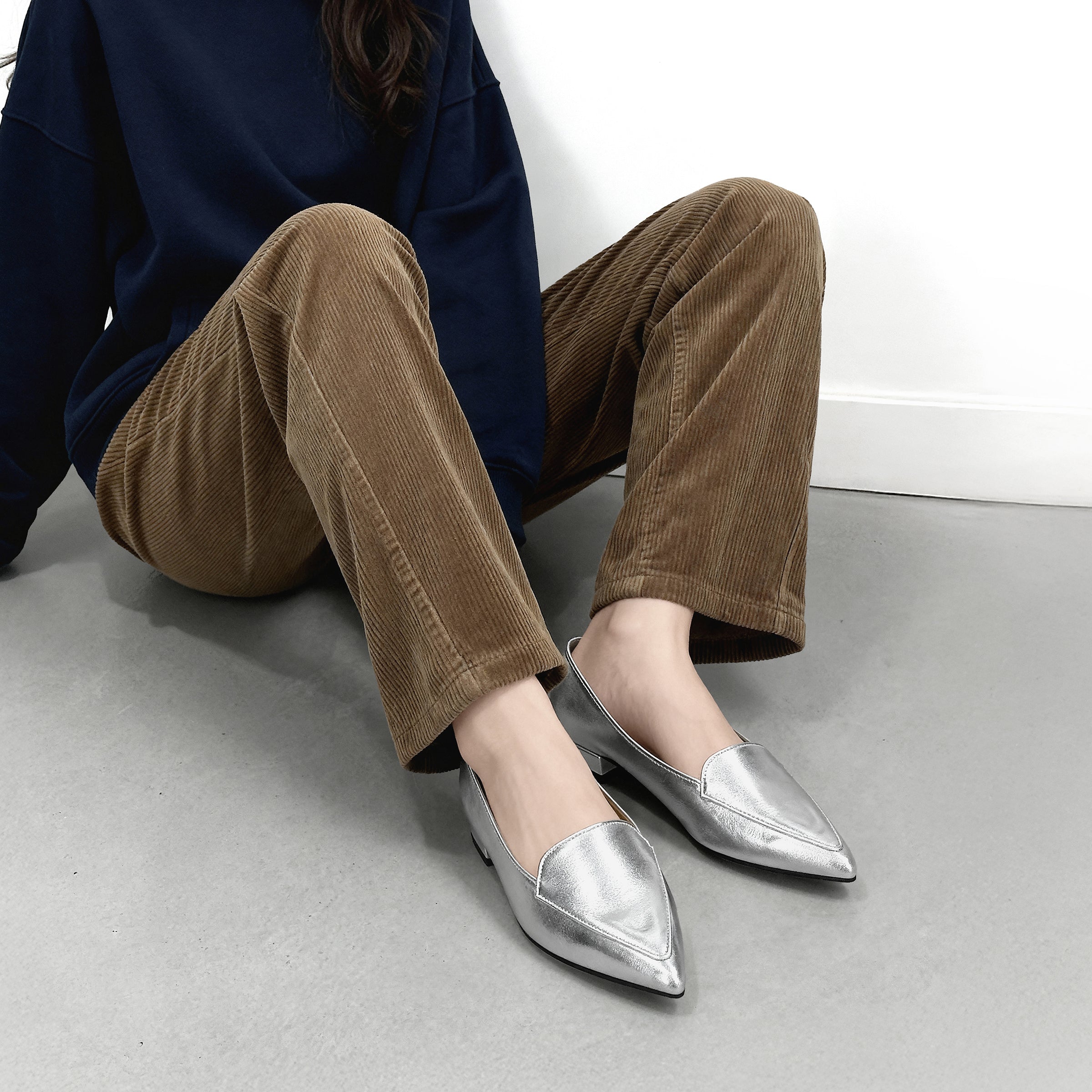 2025AWBI：甲深デザイン フラットシューズ（4767）シルバー – mamian