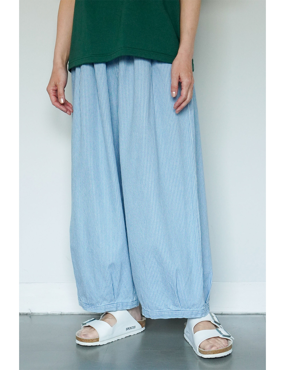 着用レビュー／今季大注目！裾タックボリュームパンツ | marble SUD