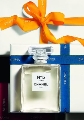 Holiday Scents: Introducing The Chanel No. 5 Christmas 2017