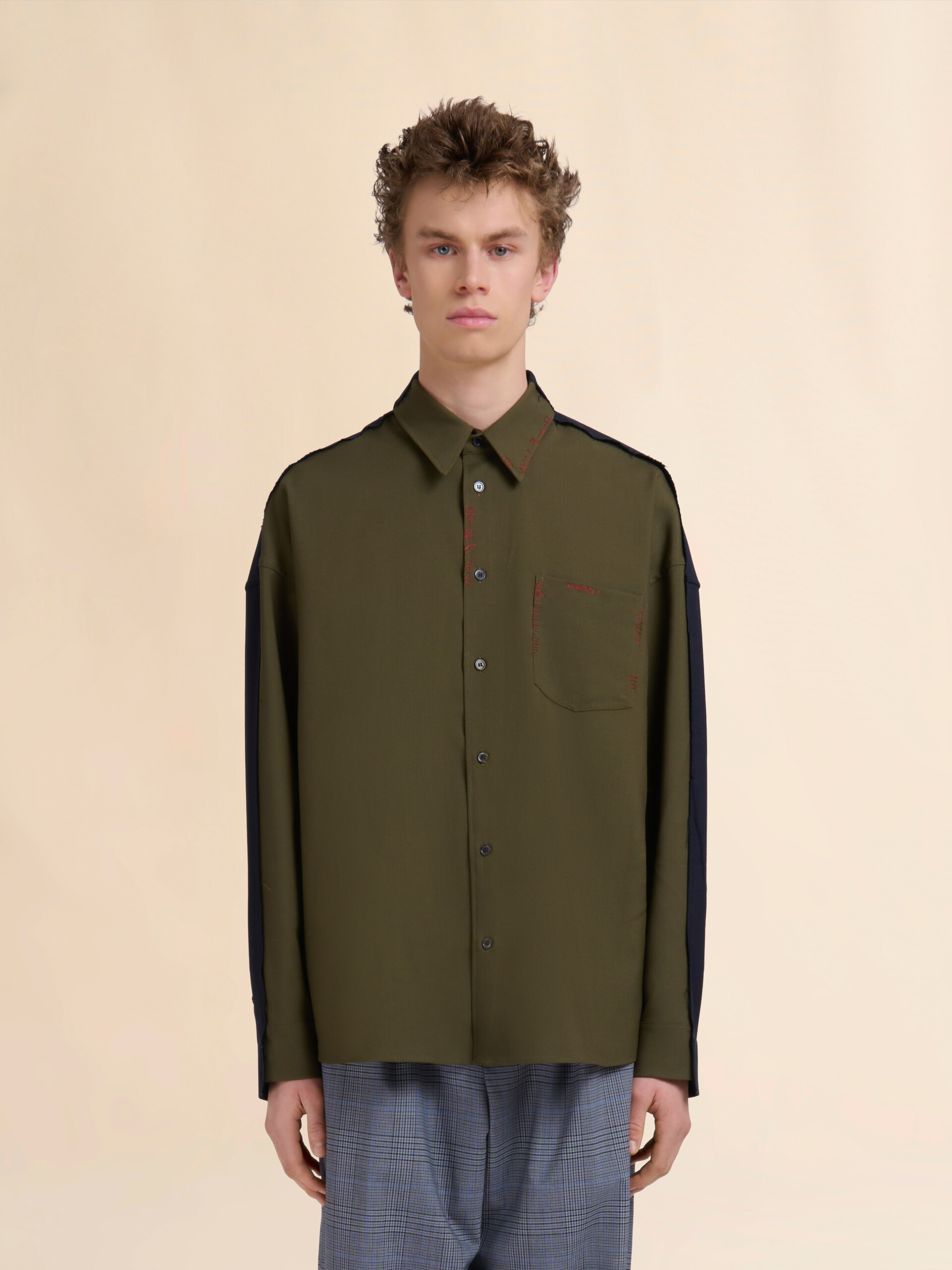 ディープグリーン トロピカルウール製シャツ コントラストカラーの