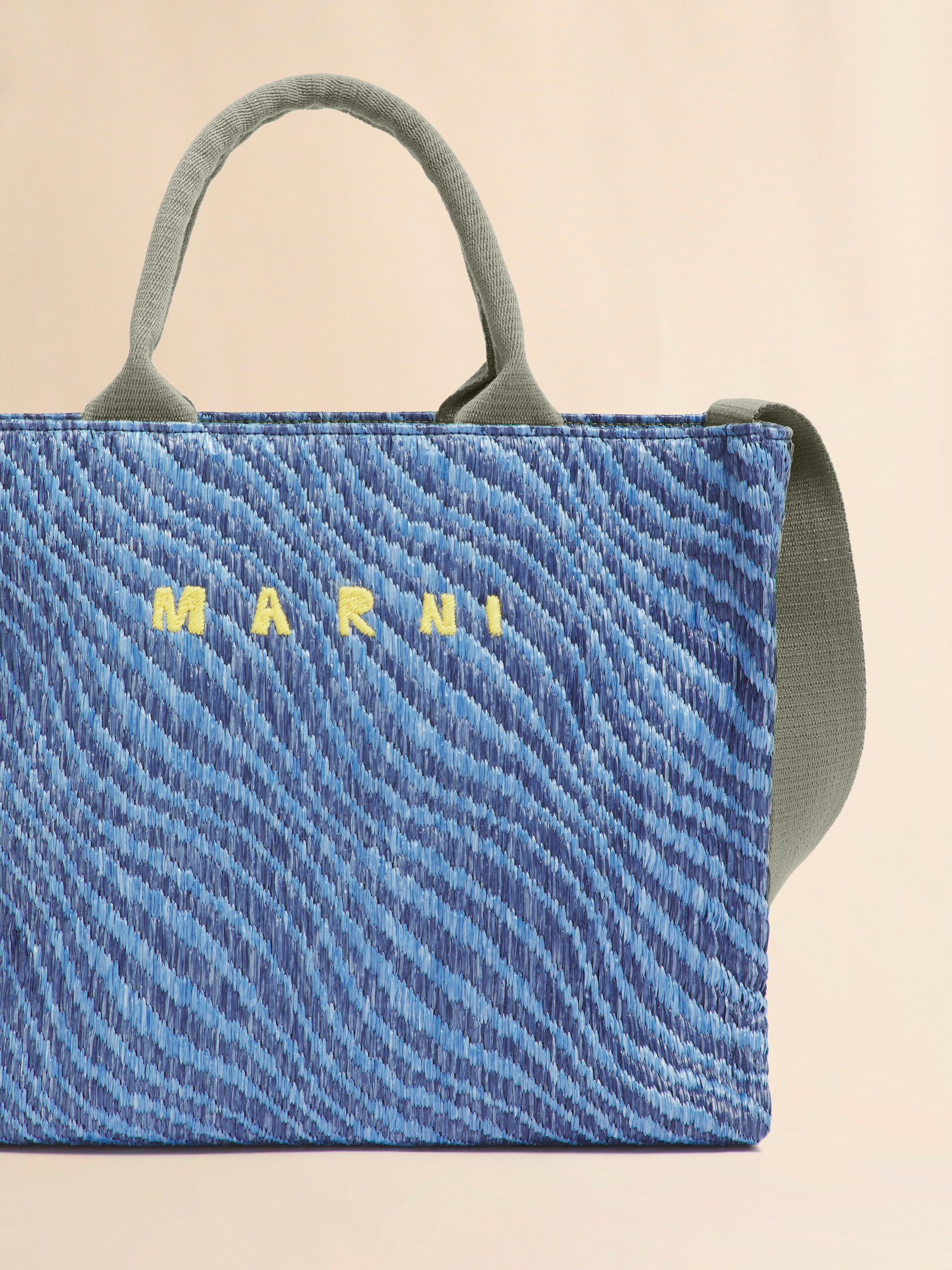 ブルー 波模様のラフィアエフェクト スモールトートバッグ | Marni