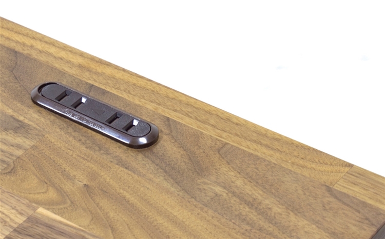 ウォールナットが美しいノートシステムデスクから、テレワークを一変