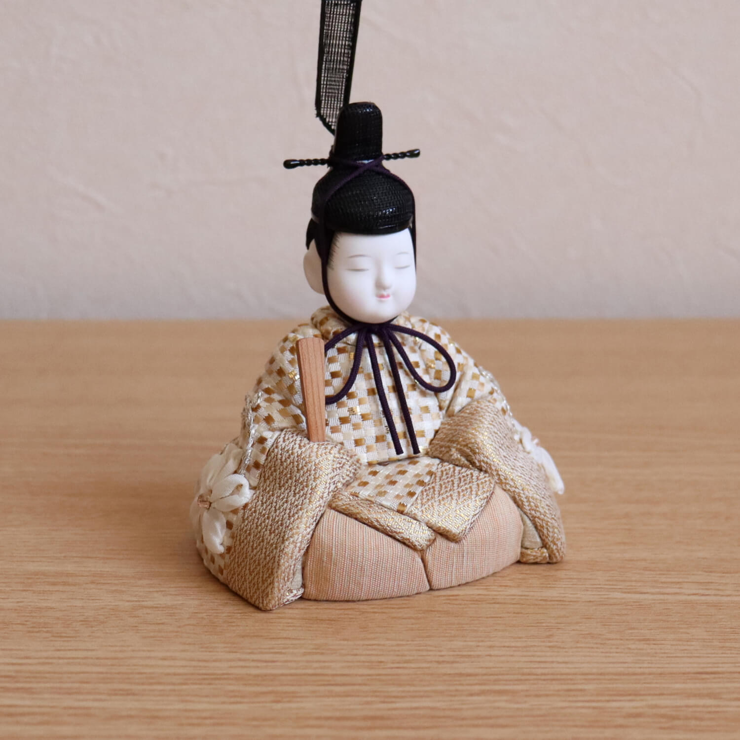 三世・金林真多呂作 正絹 本手刺繍 若葉雛 伝統的工芸品 国産杉製月飾