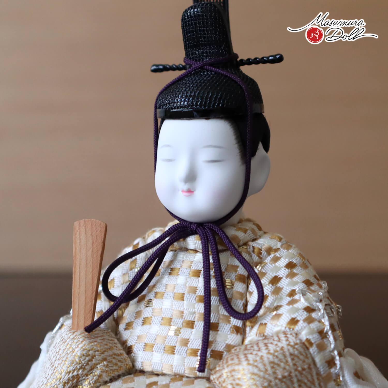 三世・金林真多呂作 正絹 本手刺繍 若葉雛 伝統的工芸品 国産杉製月飾