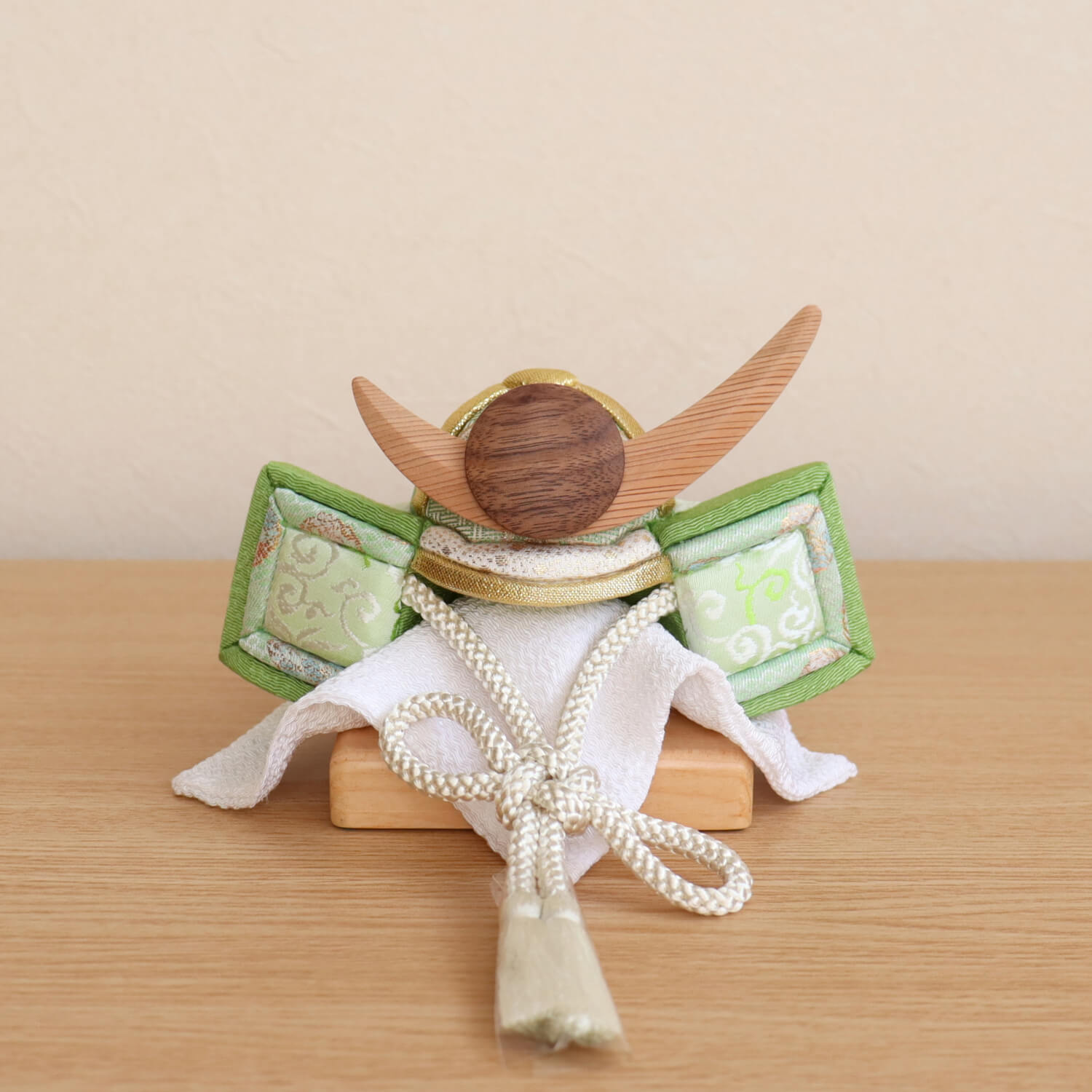 五月人形 ケース飾り 兜 木 木製 武将 柿沼東光作 ケース入り 正絹