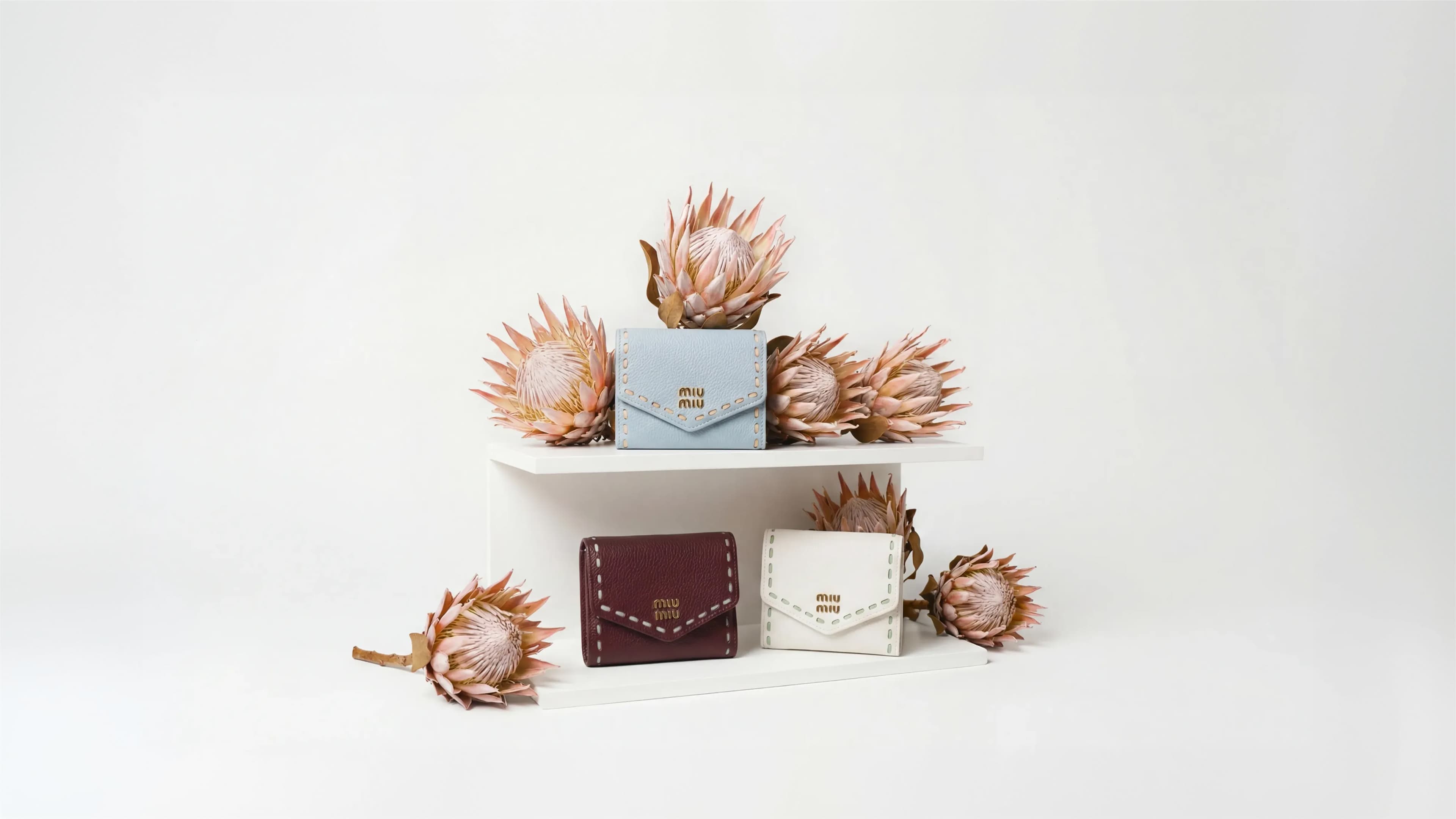 ミュウミュウ公式通販】服 & アクセサリー｜MIU MIU公式サイト