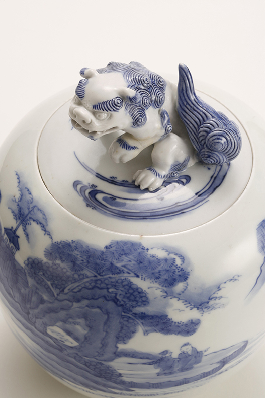 染付山水文獅子彫水指 ｜ みかわち焼 三川内焼- 総合サイト