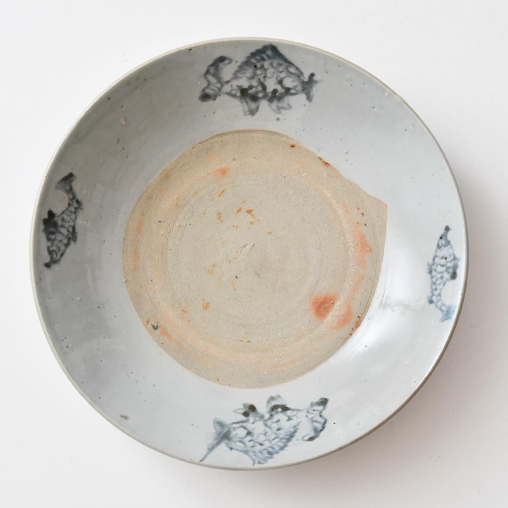 中国 徳化 印判魚文八寸皿 ｜ みんげい おくむら （日本と世界の民芸）