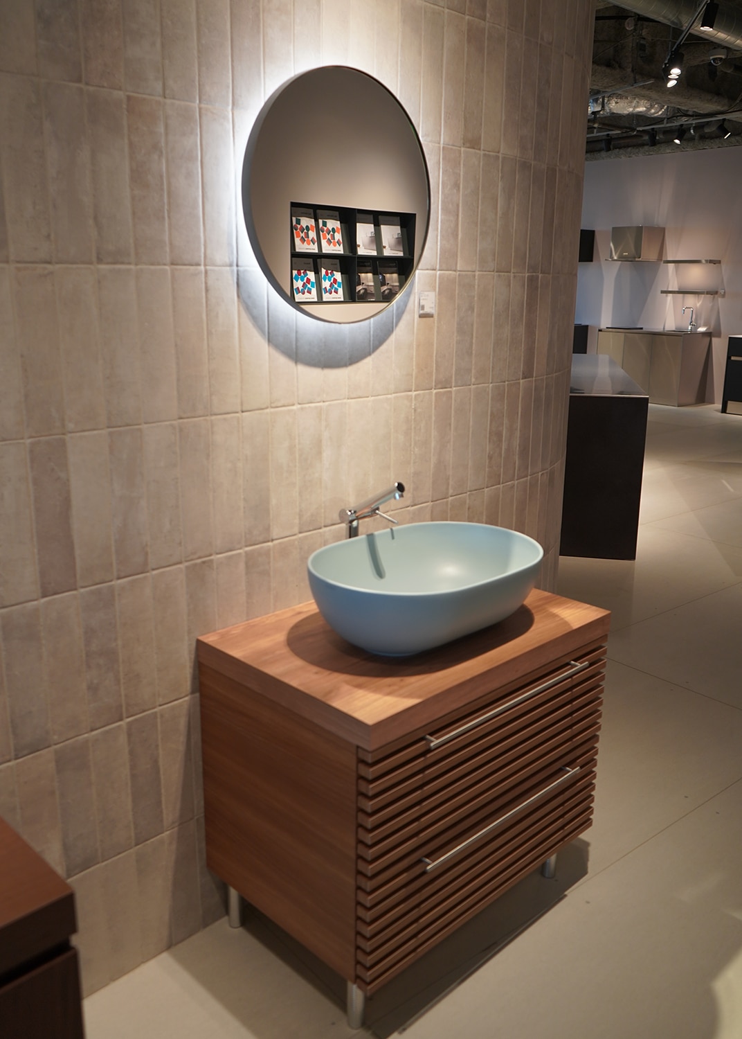 マルーンミラー》開発秘話：開発担当者に聞いてみた！柔らかな印象を