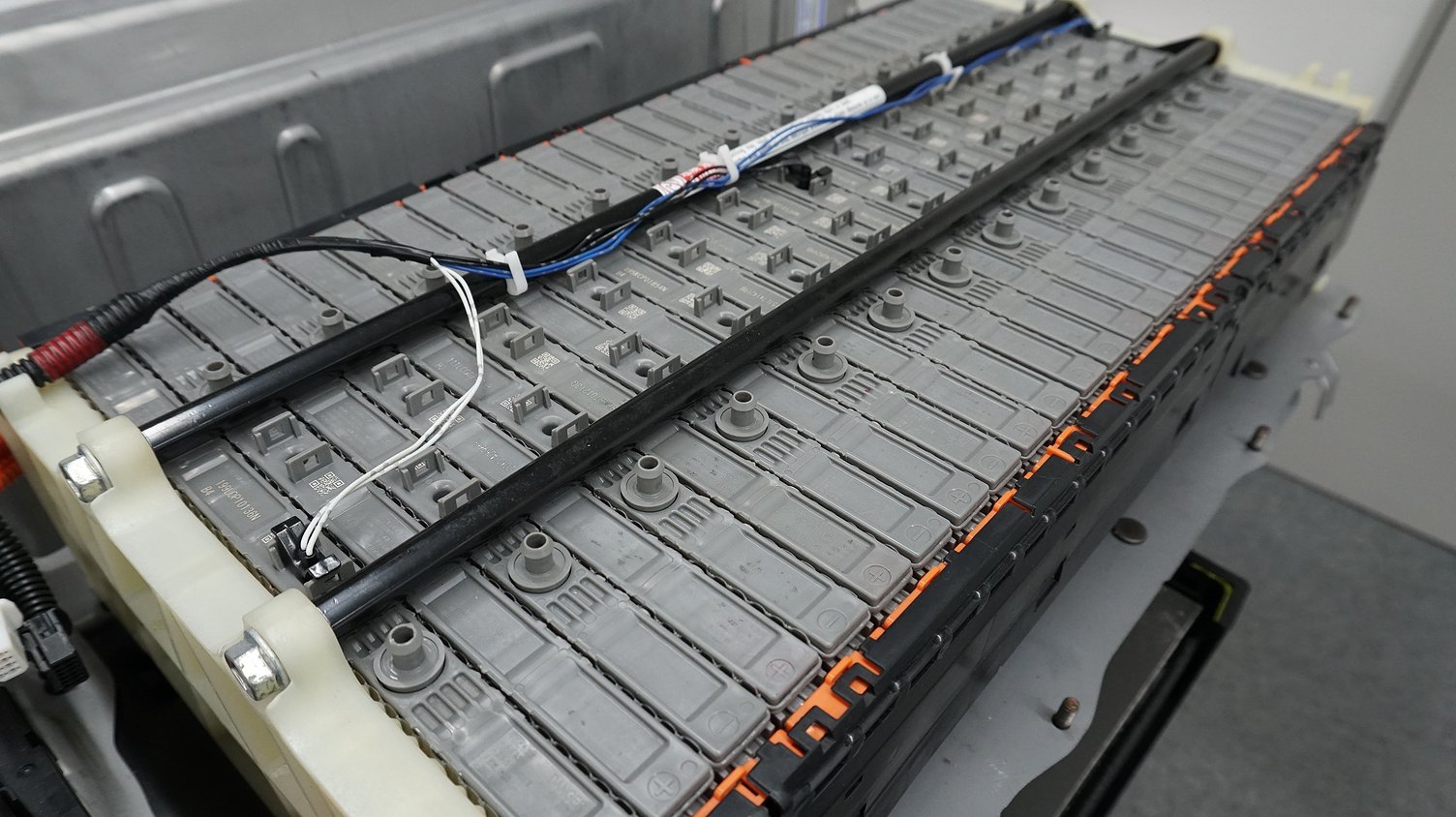 トヨタ 30プリウス ハイブリッドバッテリー リビルド | MSI AZABU LABO