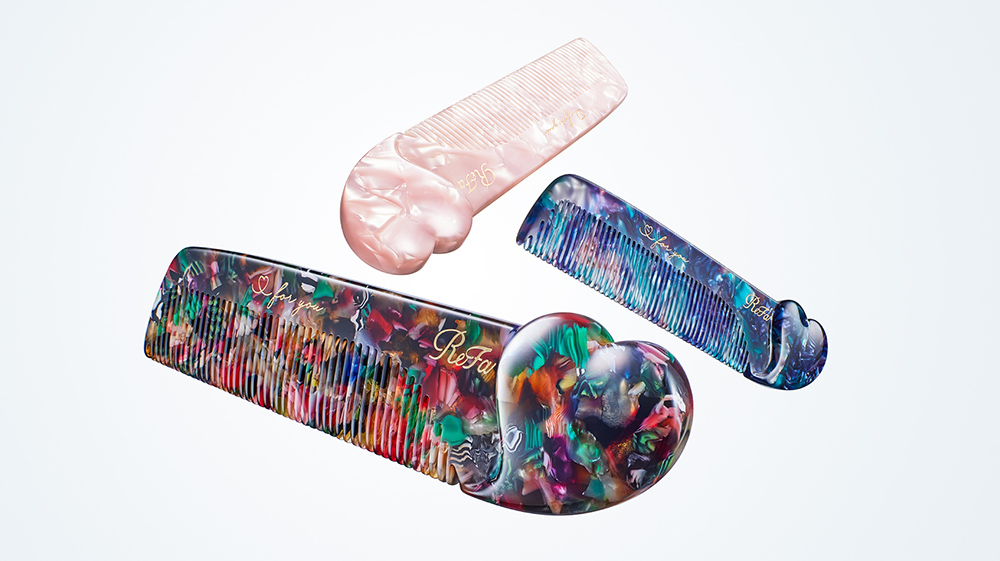 シックで上質なデザインのコーム、ミラーを3点セットにした ReFa