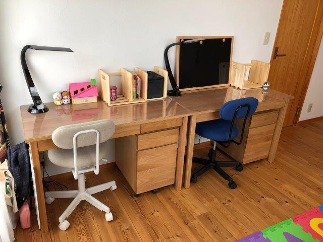 無印良品のツインデスクを使う12家庭の写真がクチコミよりリアル