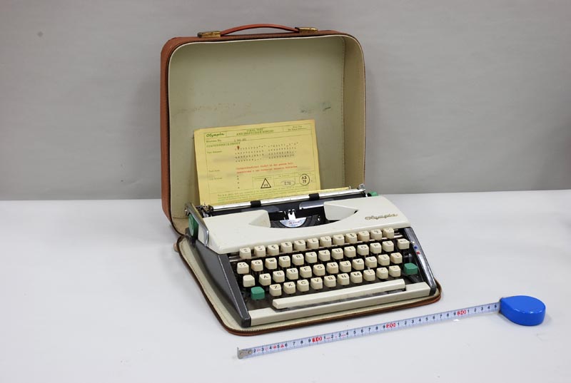 実働品 Olympia8 オリンピアタイプライター QWERTYZ配列ドイツ仕様