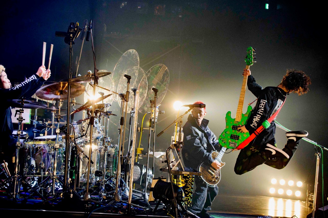 WANIMA 約10ヶ月ぶりとなった有観客ライブで全16曲を披露、新曲「Boil