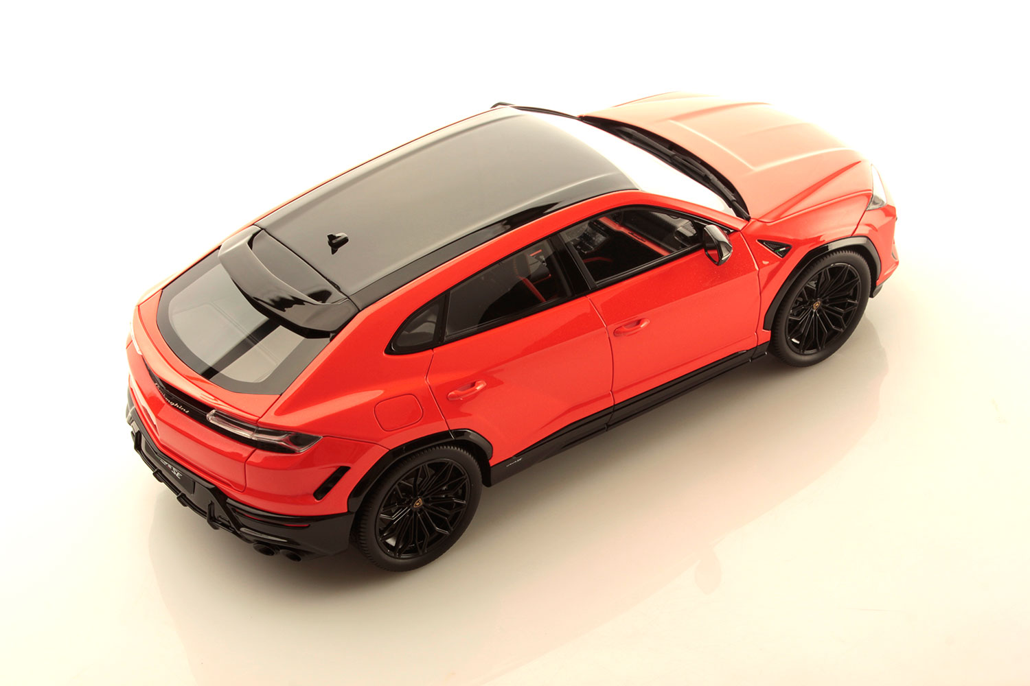 LAMBORGHINI URUS SE 1:18 | MR Collection Models