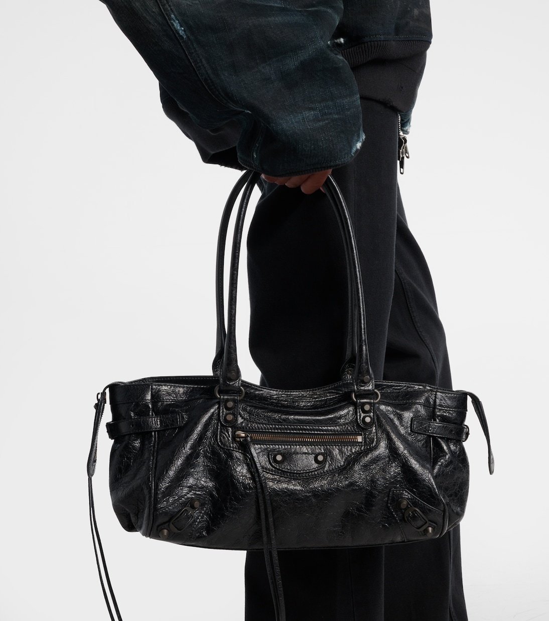 Le City East-West Medium shoulder bag in black - Balenciaga