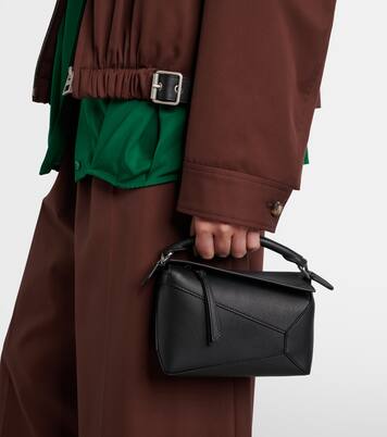 Puzzle Edge Mini leather tote bag in black - Loewe | Mytheresa